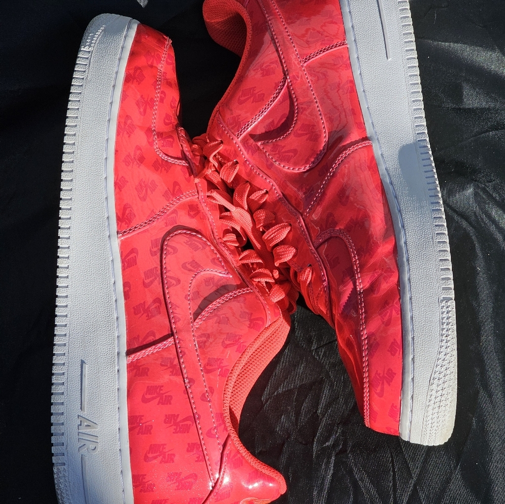 Nike Air Force 1 LV8 UV Logo Siren Red Low Top Size 11.5 AJ9505-600 - Picture 3 of 8